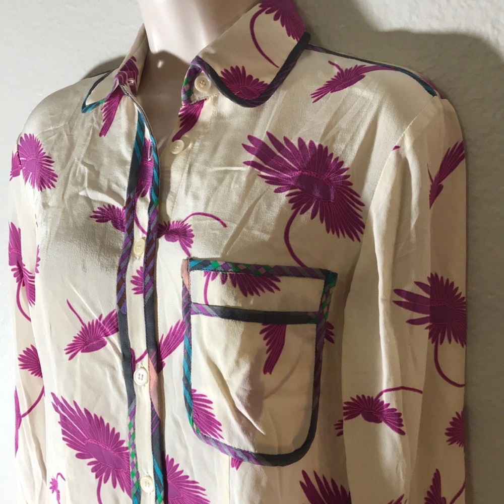 *sold* Tucker NYC 100% silk. hummingbird nectar button up blouse